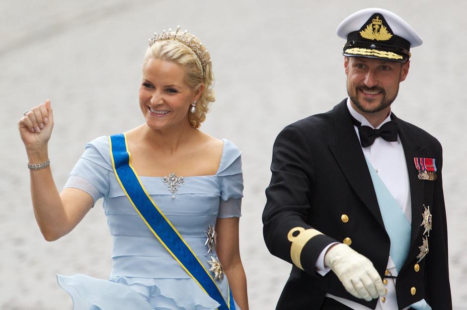 Princeza Mette-Marit i princ Haakon od Norveške | Autor: Profimedia / @salmahayek Instagram