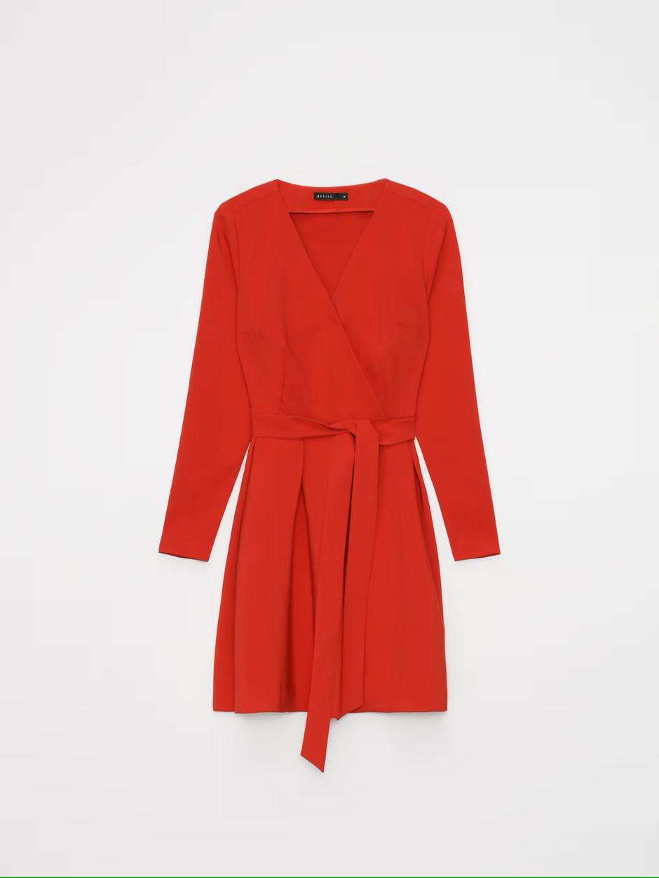 Foto: Mohito, kratka crvena haljina na preklop (14,99 eura) | Autor: 