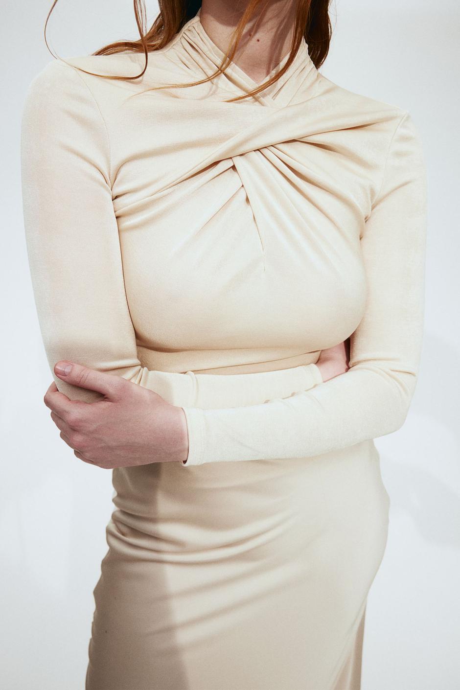 Foto: H&M, elegantni top u bež boji | Autor: H&M